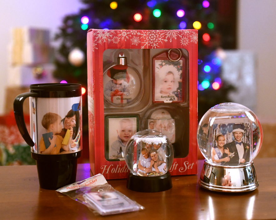 Holiday photo gift sets, photo mugs, photo snow globes, photo key chains at The Photo Finishers